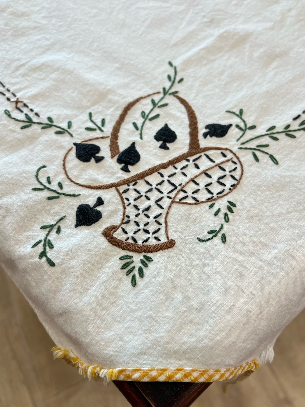 Vintage Embroidered Bridge Card Table Cover Poker Hearts Spades Clubs Diamonds - Picture 3 of 10